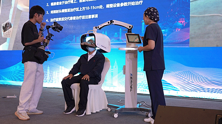 科諾攜多款光療方案應邀參加西部毛發(fā)論壇